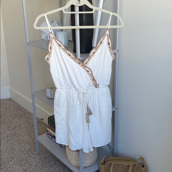 AMERICAN EAGLE Crochet Detail Romper - Picture 1 of 6